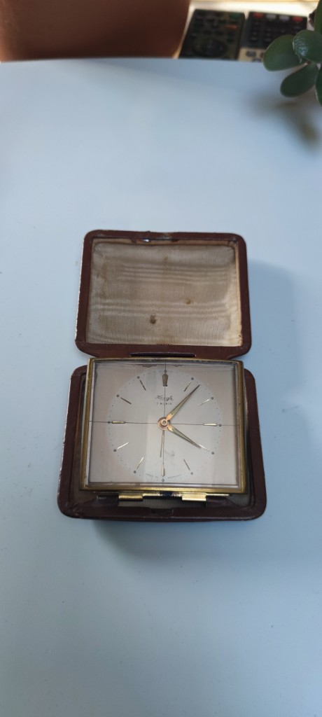 Reisewecker in Etui